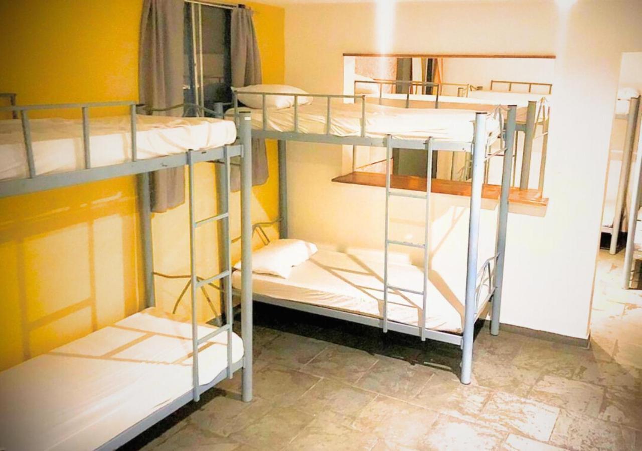 Por El Mundo Hostel *