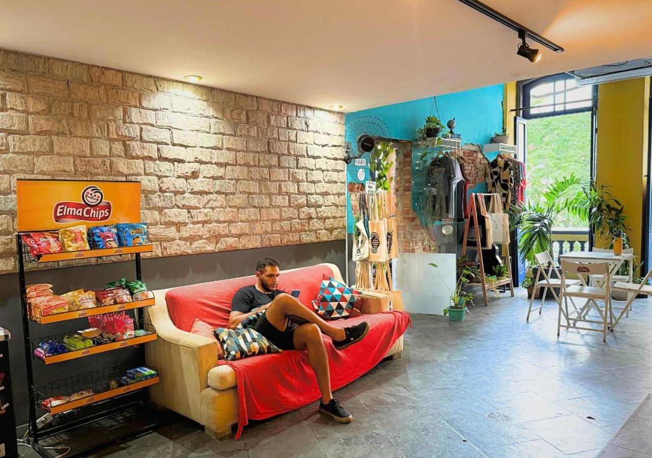 Por El Mundo Hostel
