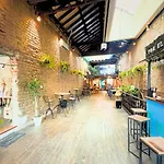 Por el Mundo Hostel
